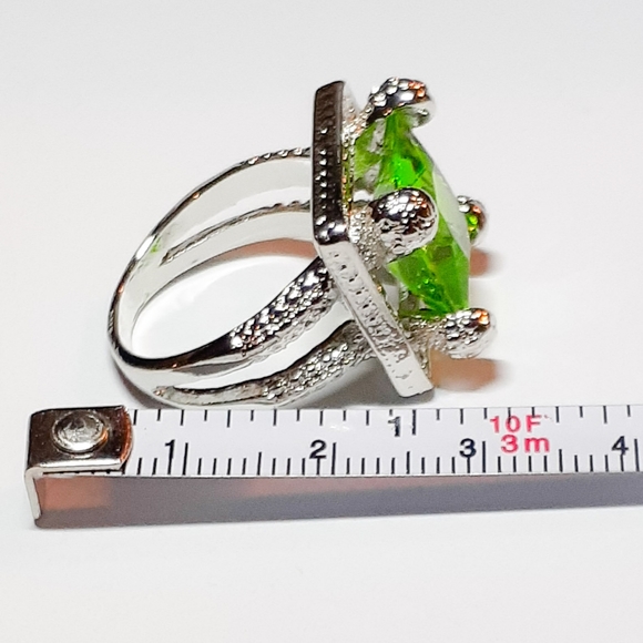 🎀Gorgeous Natural Green Crystal Gemstone Ring - Picture 4 of 8